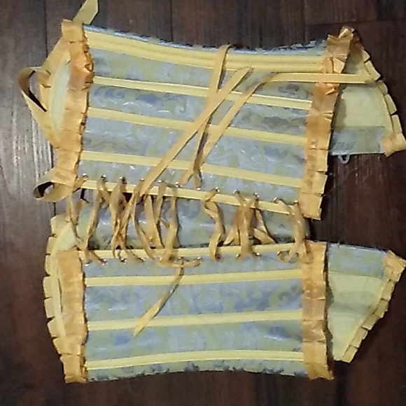 Corset - Picture 3 of 5